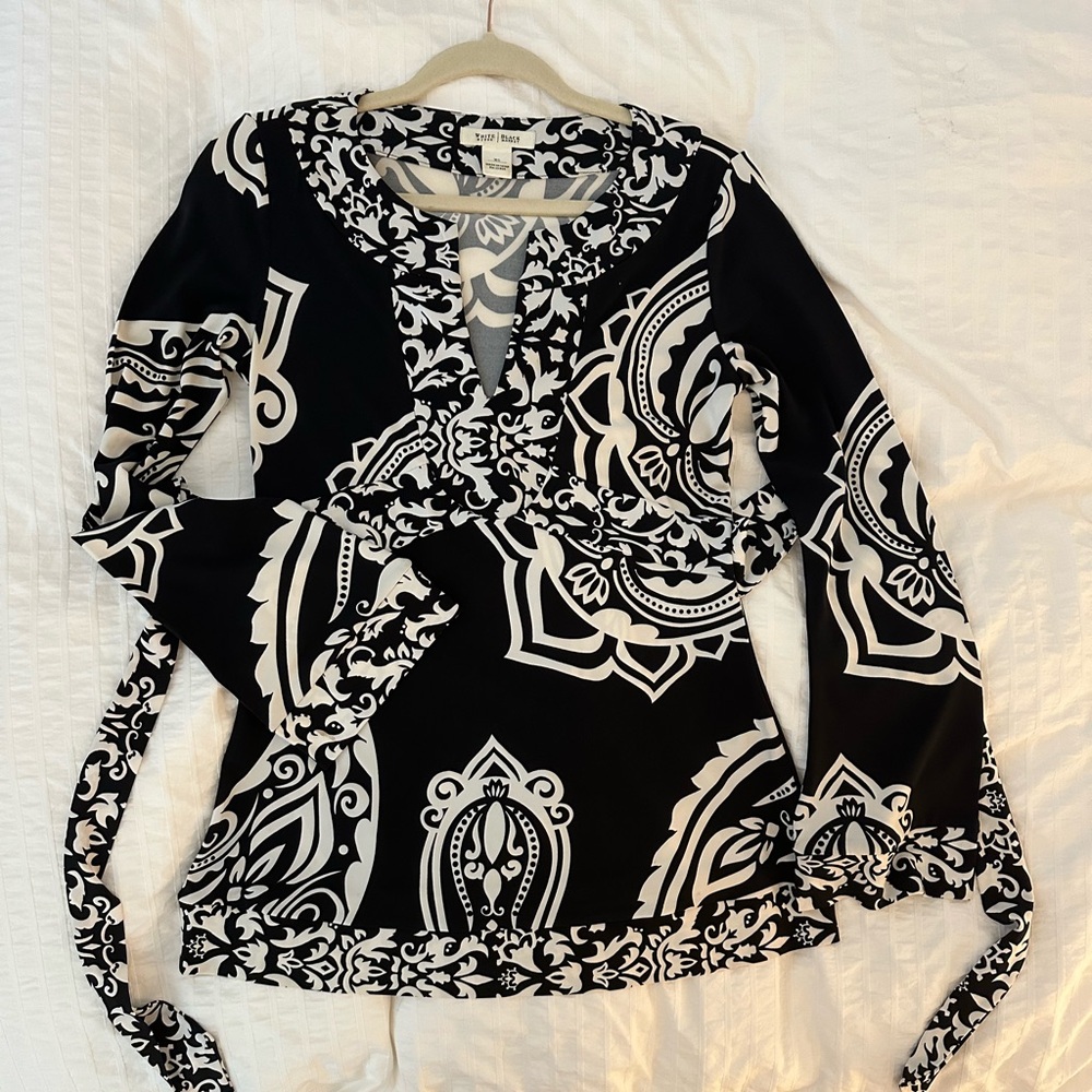 WHBL black and white tie waist tunic